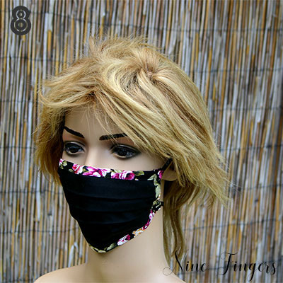 8 Faltenmaske Schwarz Rahmen mit Blumen 7 € ohne, 8 € mit Nasenbügel
