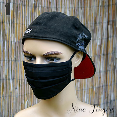 1 Faltenmaske Schwarz 7 € ohne, 8 € mit Nasenbügel