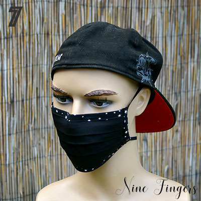 7 Faltenmaske Schwarz Rahmen mit weißen Sternen 7 € ohne, 8 € mit Nasenbügel