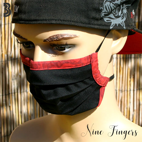 3 Faltenmaske Schwarz mit Rose 7 € ohne, 8 € mit Nasenbügel