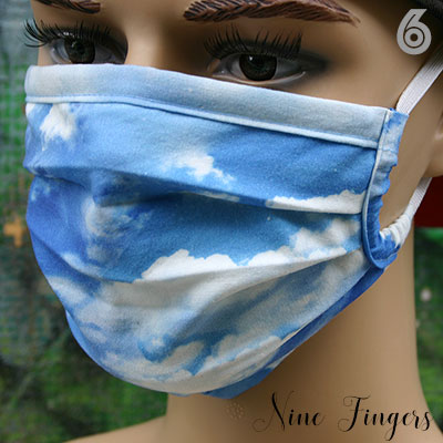 6 Faltenmaske Wolkenhimmel, Öko-Tex-Baumwolle, Innenseite Weiß 8 € ohne, 9 € mit Nasenbügel